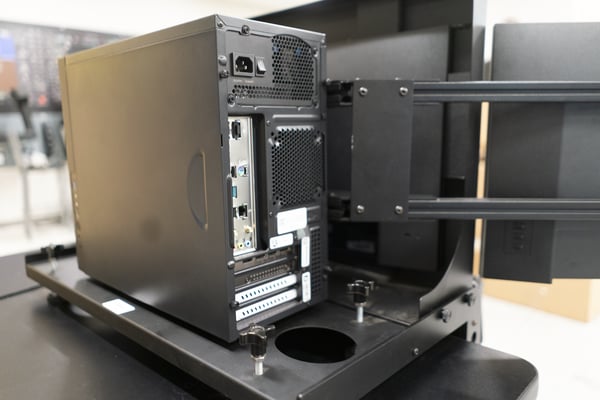 04-horizon-monitor-mounting